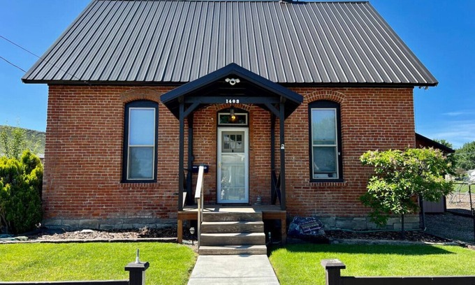 Baker City Apartamento | Brick House, Historic Gem!