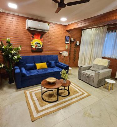 Santacruz West Apartamento | Brick Maison 1BHK with Free Parking, Juhu Bandra