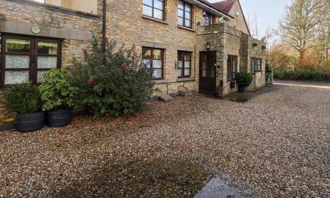 Burton Bradstock Cabaña | BRIDGE COTTAGE, pet friendly, with a garden in Burton Bradstock