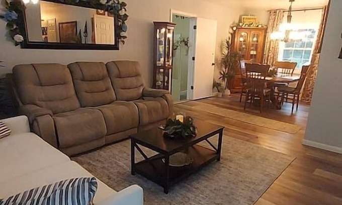 Craigsville Casa | Charming 1BR/1BA Getaway Near Summersville Lake – Just 2 Hours from Snowshoe