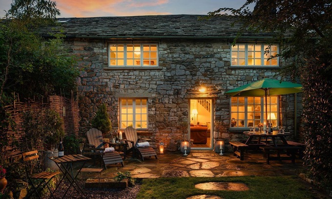 Stainforth Apartamento | Bridge End Cottage - Riverside, Hot Tub, Sleeps 8