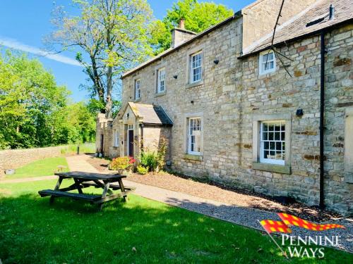 Haltwhistle Casa | Bridge End House - Country House & Private River Bank