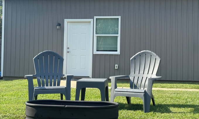 Navarre Casa | Bridge Side Bungalow 1.5mi from Nav Beach and the best restaurants/bars in town