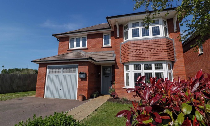 Portskewett Cabaña | BRIDGE VIEW, pet friendly, country holiday cottage in Caldicot