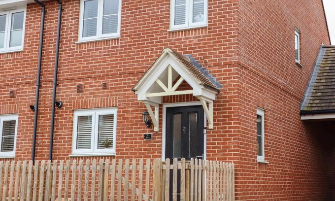 Willesborough Casa | Bridgefield House