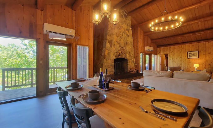 Cave Junction Apartamento | Bridgeview Winery Suite With Gorgeous Mountain Views and Scenic Outdoor Space!