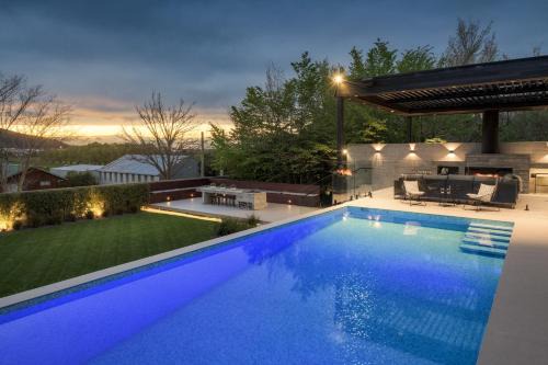 Heathcote Valley Casa | Bridle Path Retreat - Modern Private Luxury