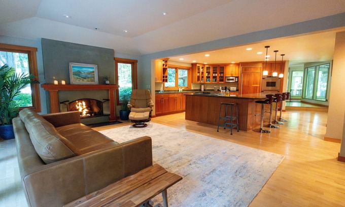 Bridle Trails Casa | Bridle Trails Treehouse