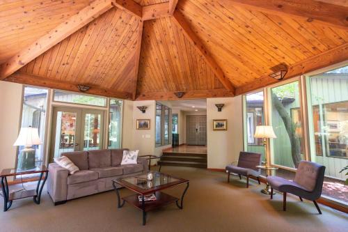 Bridle Trails Casa | Bridle Trails Treehouse