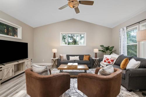 Bridlemile Casa | Bridlemile Cottage
