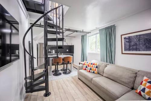 New Rochelle Apartamento | Bright 1-Bedroom Loft in Converted Garage with Private Entrance