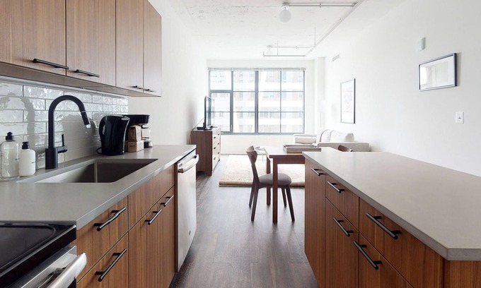 Eisenhower East Apartamento | Bright 1BR Near Eisenhower Metro w/ Concierge