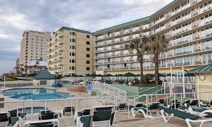Ormond Beach Complejo | Bright 1BR w/Ocean Views, Private Balcony, Resort Amenities & Full Kitchen