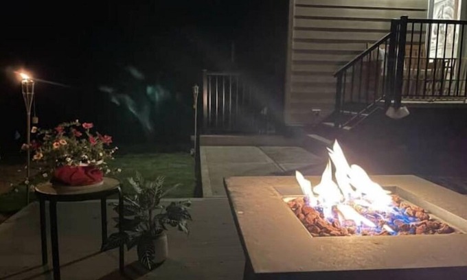 Saanichton Casa | Bright 2 Bed 2 Bath with Spa-like Ensuite & HotTub