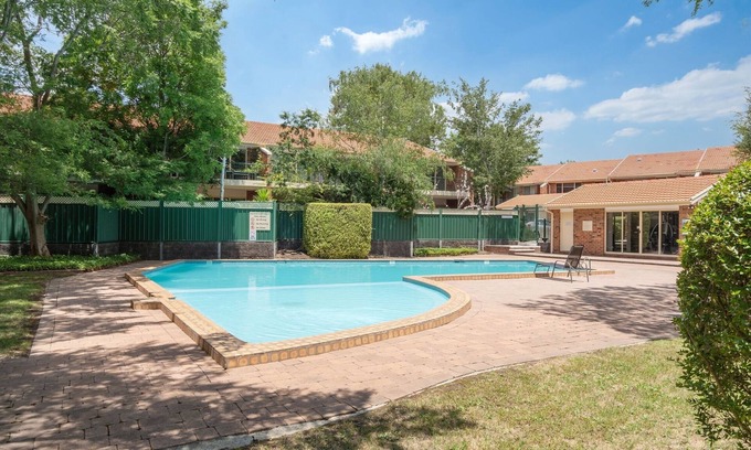 Narrabundah Apartamento | Bright 2-Bed Apartment Near Scenic Attractions