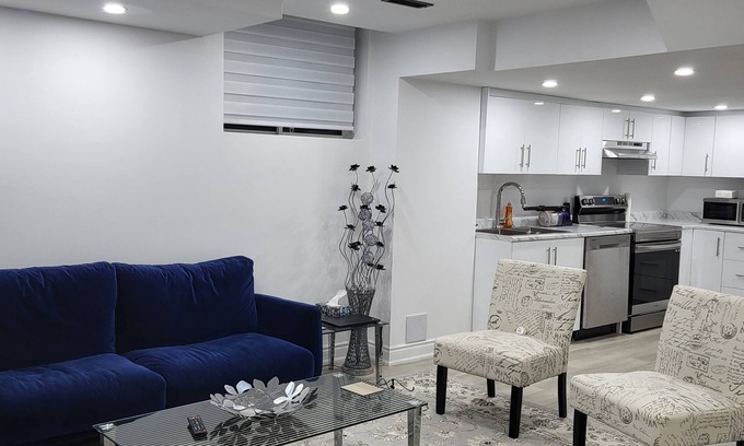 Angus Apartamento | Bright 2 Bedroom Entire Basement Apartment