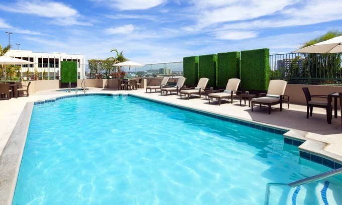 Downtown Long Beach Hotel | Bright 2 Double Beds | Near Long Beach Attractions
