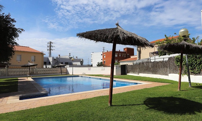 Creixell Casa | Casa con piscina comunitaria, aire acondicionado y cerca de la playa en Creixell