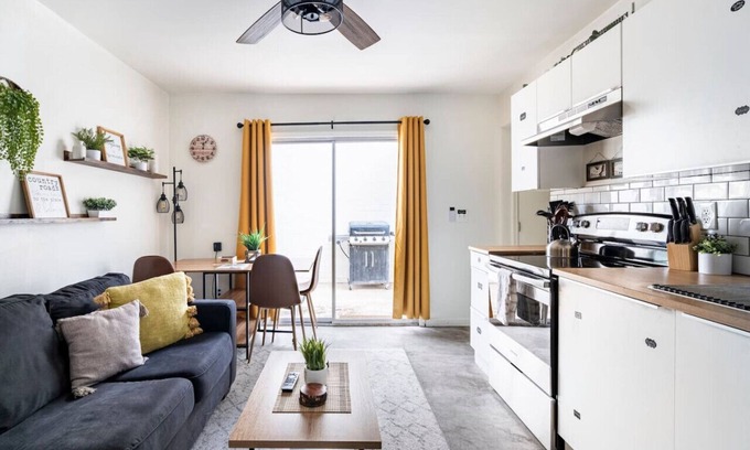 Rincon Heights Apartamento | Bright 2BR Oasis – Desert Charm & BBQ Nights!