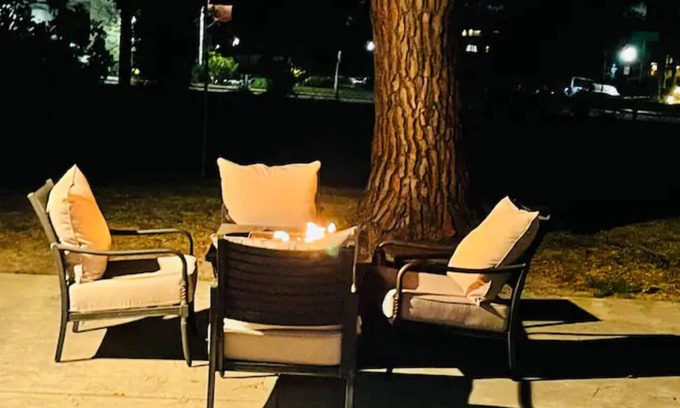 Downtown Casa | Bright 3 bedroom home with fireplace 5 min from Americana