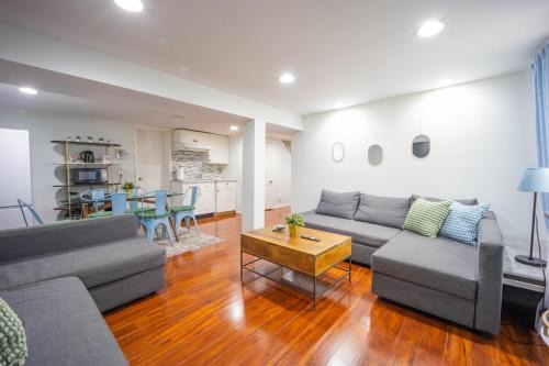 Southeast Yonkers Apartamento | Bright 3bed basement with backyard & free parking
