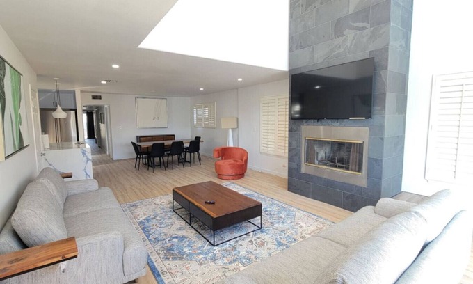 Marina Peninsula Apartamento | Bright 5 bdroom 3 bath w/Rooftop Deck by the Beach