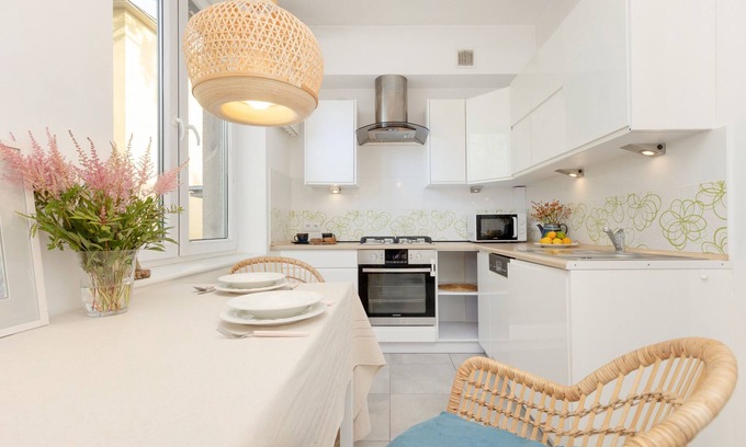 Saska Kepa Apartamento | Bright Aapartment Holenderska by Renters