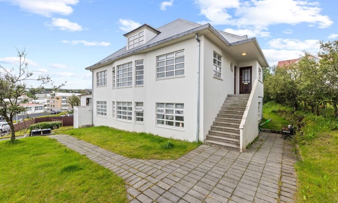 Hafnarfjordur Apartamento | Bright & Airy 3BR Apartment