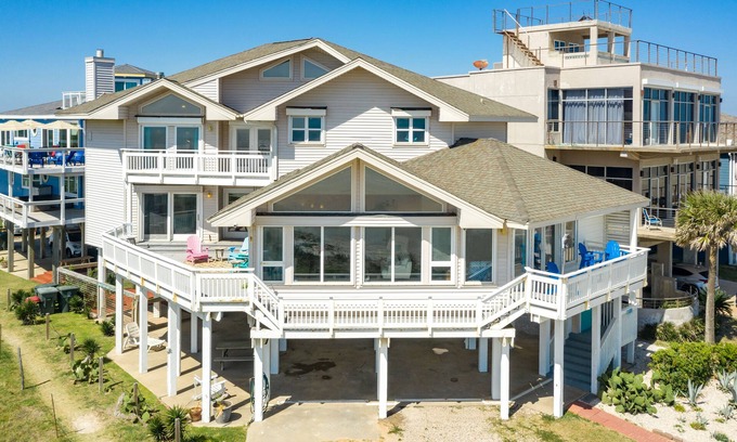 Bermuda Beach Casa | Bright & Airy Beachfront Home w/ Gulf Views, Chef's Kitchen - Steps from Sand!