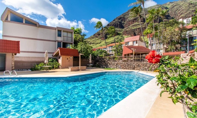 Makaha Valley Casa | Bright Airy Condo in Makaha - 5 mins from the beach!