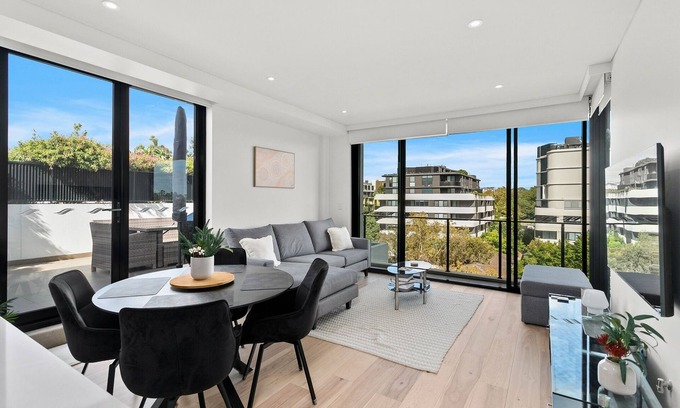 Miranda Apartamento | Bright & Airy Retreat with Balcony & BBQ