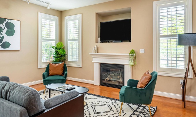 Dublin Casa | Bright and Airy 3BR with Jacuzzi Tub in Dublin