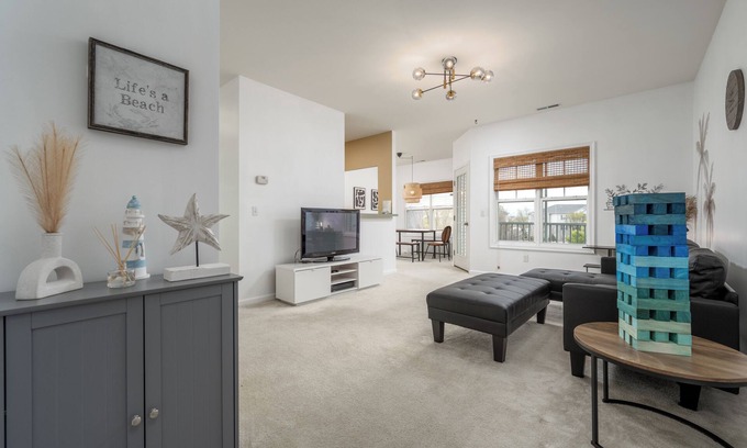 Sussex County Condominio | Bright and Airy Coastal Retreat 3rd Floor Condo