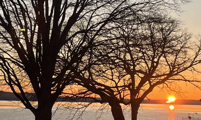 Lake City Casa | Bright and airy home-with a beautiful view of Lake Pepin & well stocked kitchen
