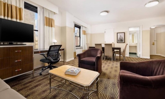 Garment District Hotel | Bright and Airy Hotel Room at the Heart of NYC’s Energy and Buzz