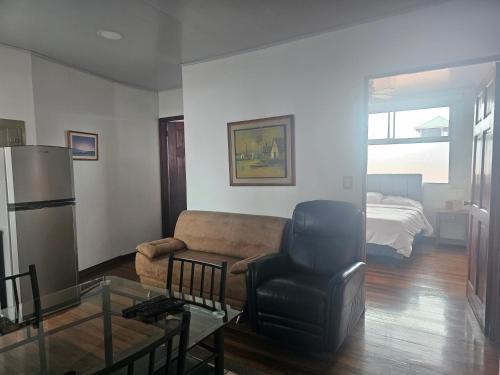 Curridabat Apartamento | Bright and central apartment near Plaza del Sol