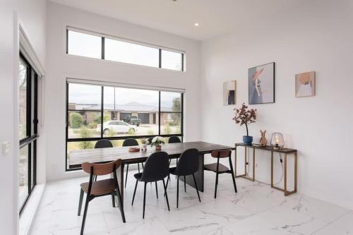 Throsby Casa | Bright and Chic House at Throsby with 4 Bedrooms