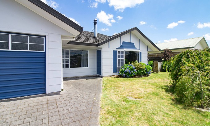 Nukuhau Casa | Bright and cosy holiday home away from home in Taupo.
