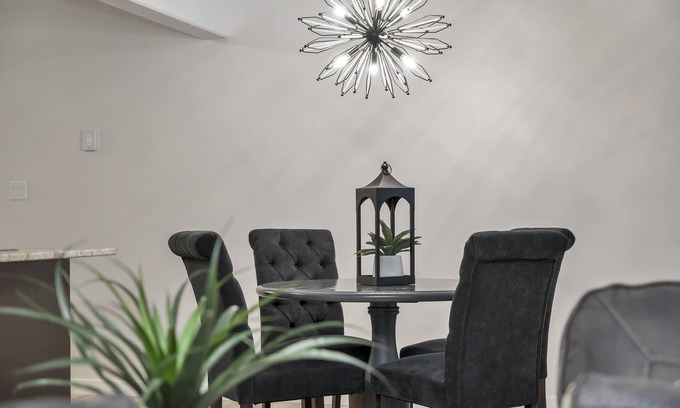 Campbell River Casa | Bright and Cozy suite, great for work stays or vacations heart of Campbell River