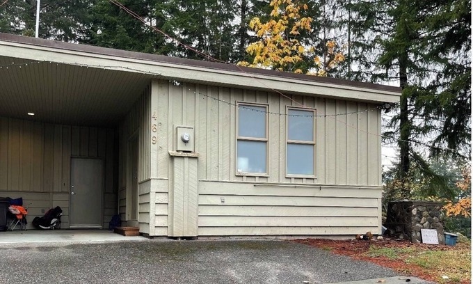 Gold River Cabina | Bright and Cozy cabin. Gold River. Perfect for single person or couple.