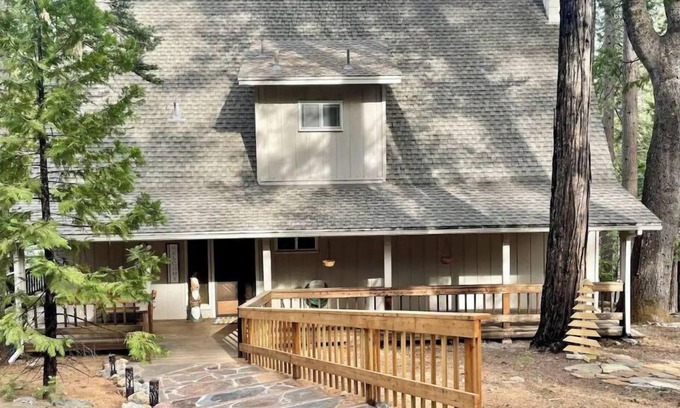 Arnold Cabina | Bright and Cozy Cabin in Blue Lake Springs