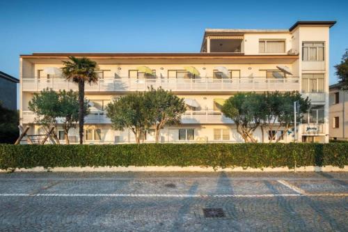 Lignano Sabbiadoro Apartamento | Bright and functional studio with sea view