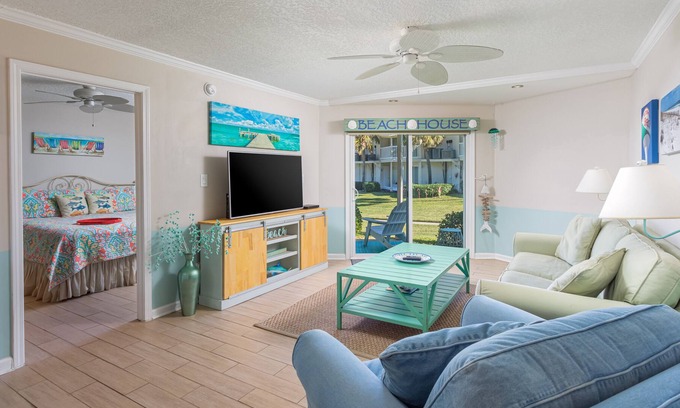 Villa Sabine Condominio | Bright and Fun Beach Themed Condo - On Little Sabine Bay