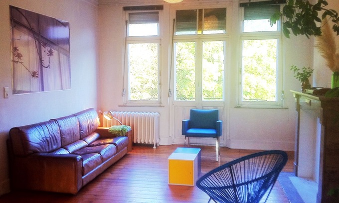 Vorst Apartamento | Apartamento luminoso y enorme, moderno y artístico, tranquilo y encantador, con vistas al parque.