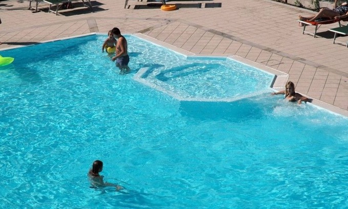 Domaso Complejo | Apartamentos luminosos y modernos con piscina y playa y villas de lujo en el S