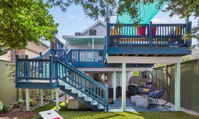 West Riverside Casa | Bright and Open 5-Bedroom w/Patio | Sleeps 10!