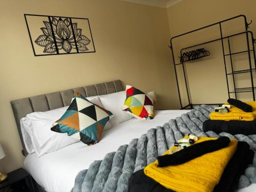 Tea Green Apartamento | Bright and spacious home within walking distance to Luton Airport and amenities