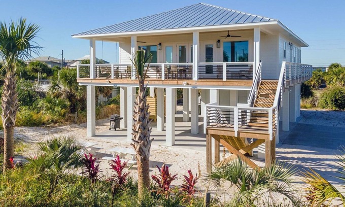 Villa Primera Casa | Bright and stylish beach house on Via De Luna/Close to the main beach area!