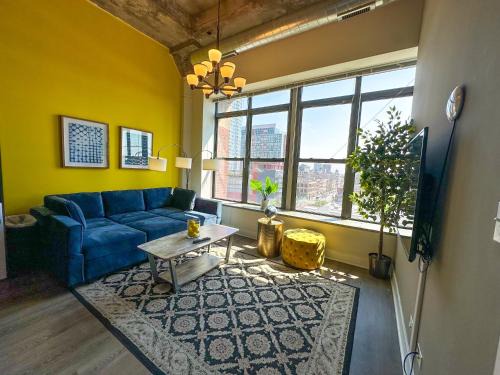 Near South Side Apartamento | Bright and Stylish 2BR Suite on Michigan Ave Near Grant Park, Museum Campus and Lakefront