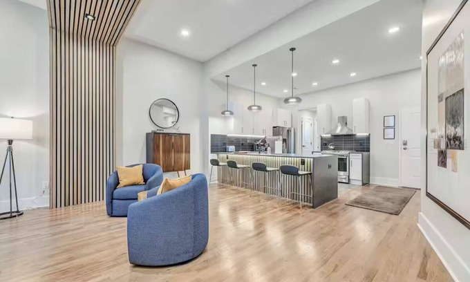 Walnut Hills Apartamento | Bright and Sunlit 3 Bdrm 2 Bath